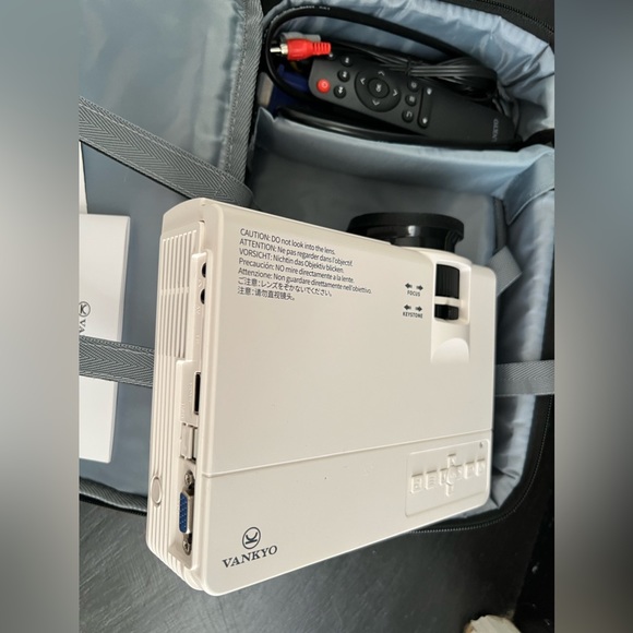 VANKYO LEISURE 3 Mini Projector Supported 1080P 176'' Display Portable Projector - Picture 3 of 9